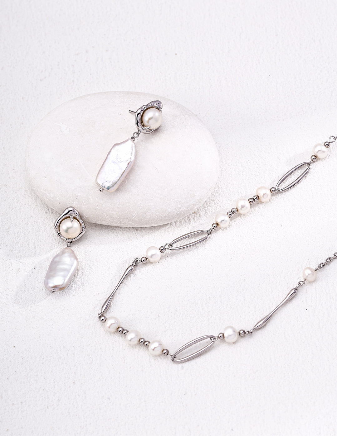 Classic Natural Pearl Earrings-3